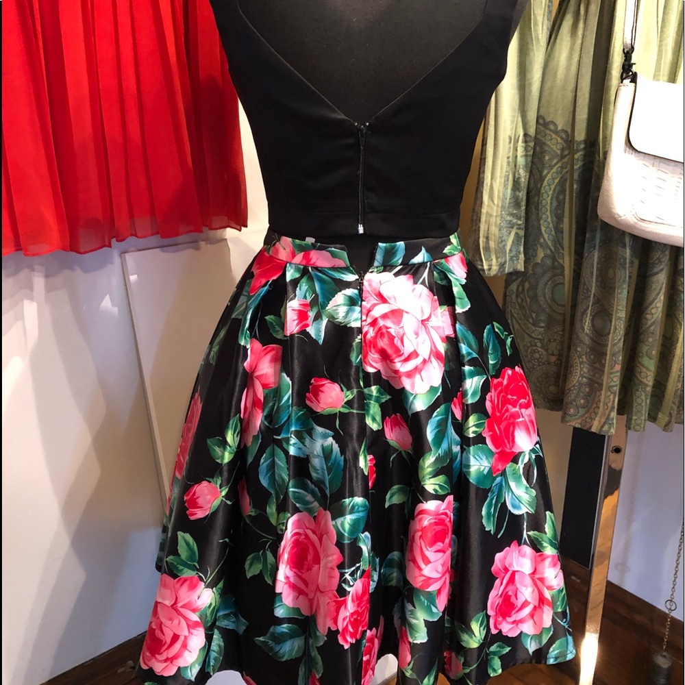 XS 2-pc semi formal skirt and midi top - Picture 2 of 3